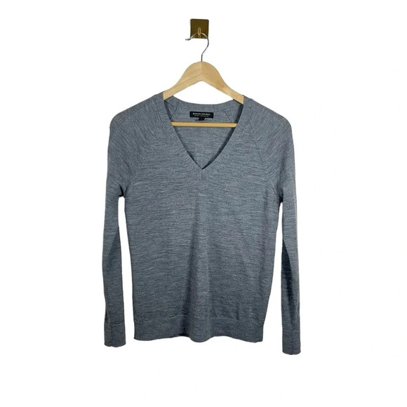 Banana Republic Women’s Extra Fine Merino V-Neck Sweater in Grey Size S - Picture 3 of 7
